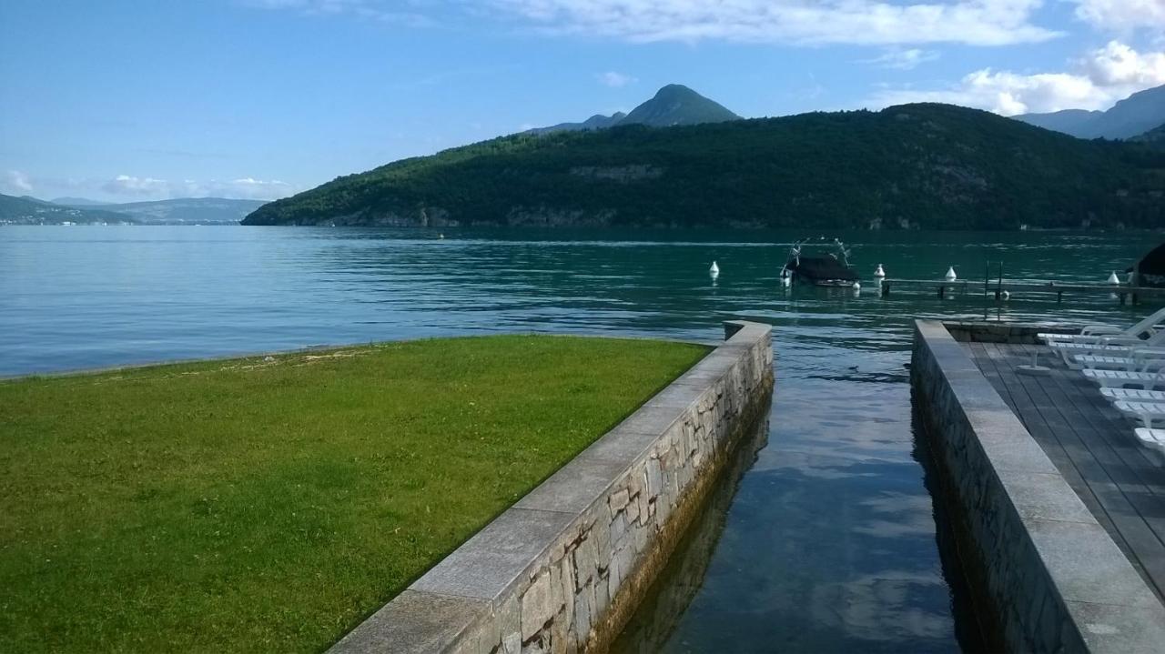 Au Bord Du Lac D'Annecy, Logement Type Loft, Dans Residence Avec Plage Et Ponton Privee Duingt Kültér fotó