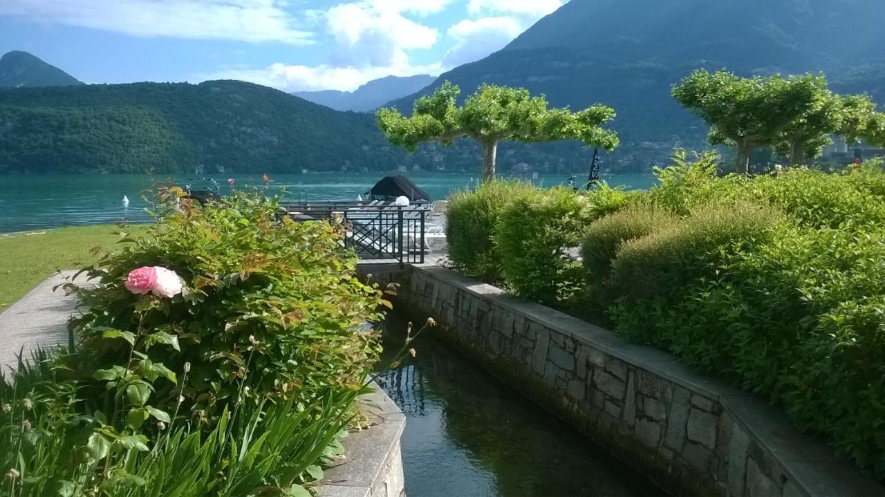 Au Bord Du Lac D'Annecy, Logement Type Loft, Dans Residence Avec Plage Et Ponton Privee Duingt Kültér fotó
