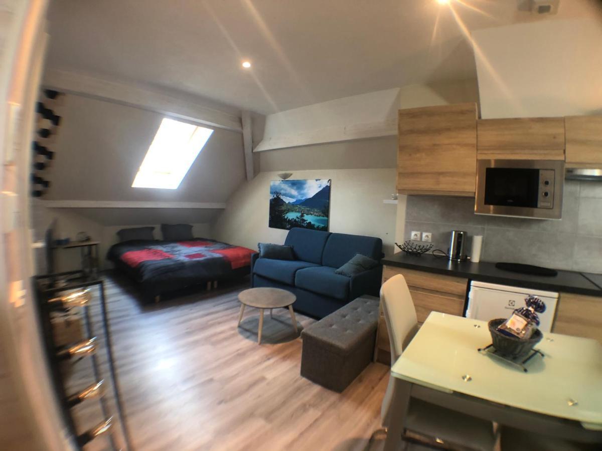 Au Bord Du Lac D'Annecy, Logement Type Loft, Dans Residence Avec Plage Et Ponton Privee Duingt Kültér fotó