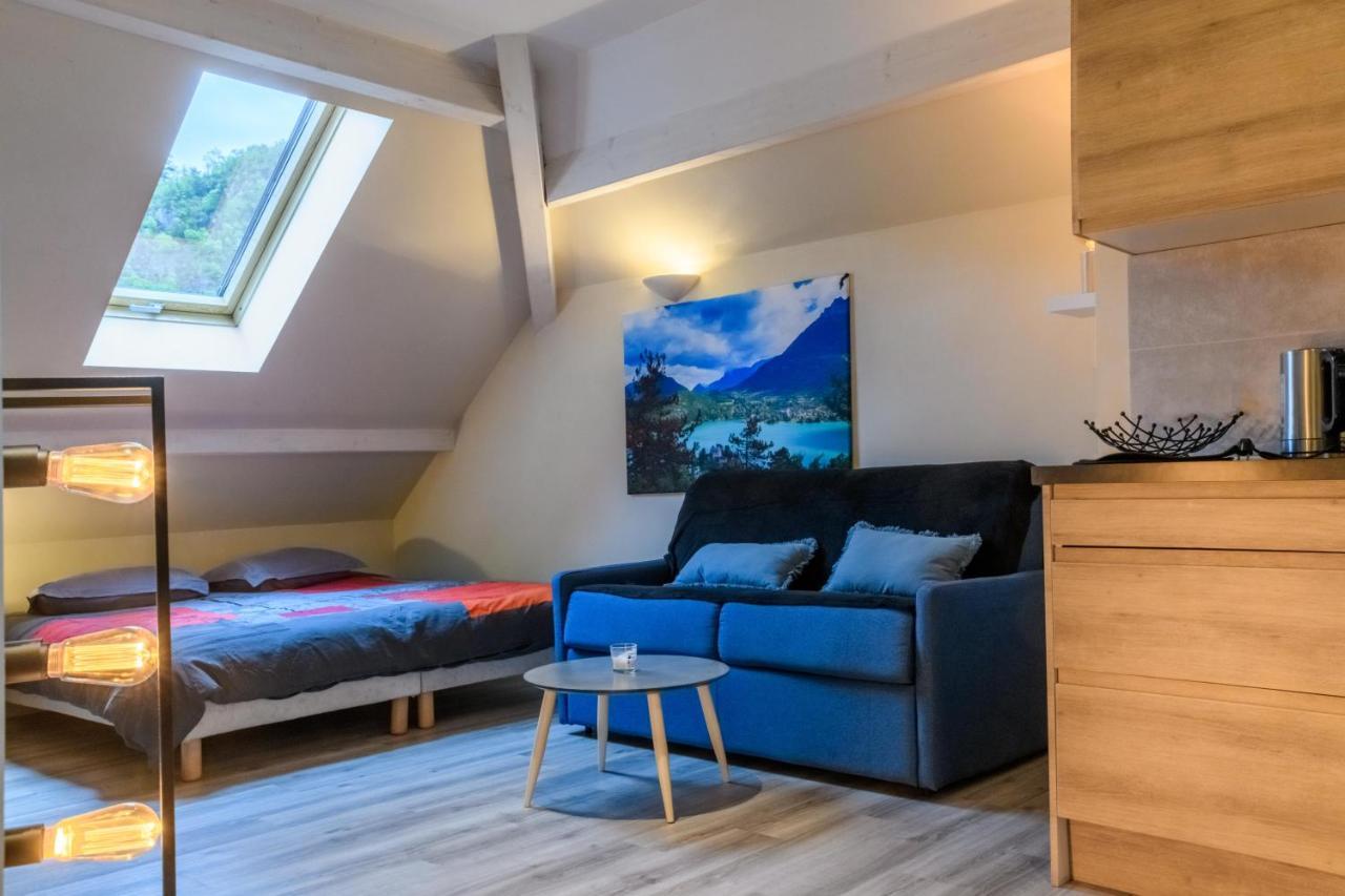 Au Bord Du Lac D'Annecy, Logement Type Loft, Dans Residence Avec Plage Et Ponton Privee Duingt Kültér fotó