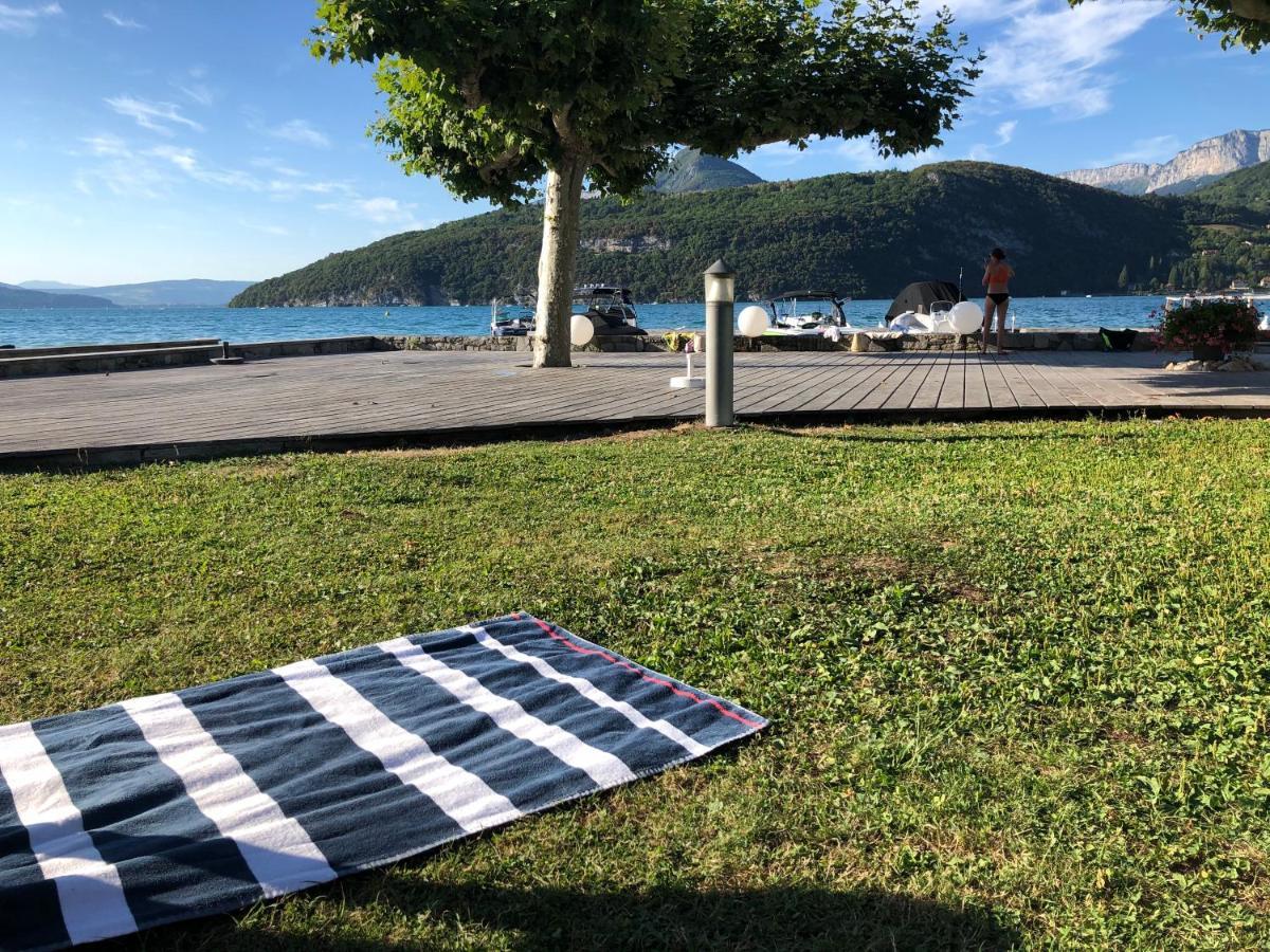 Au Bord Du Lac D'Annecy, Logement Type Loft, Dans Residence Avec Plage Et Ponton Privee Duingt Kültér fotó